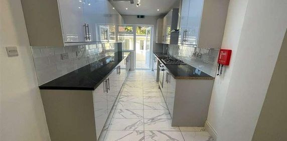 Whitefoot Lane, Bromley, BR1 - Photo 2