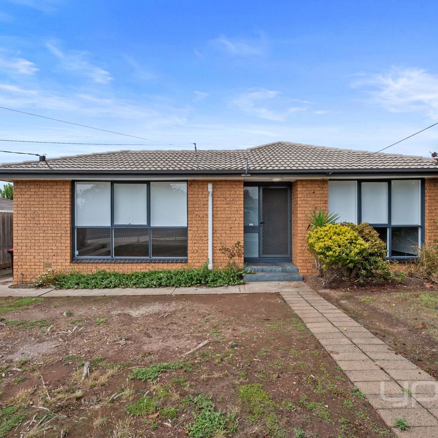 73 Centenary Avenue, Melton - Photo 1