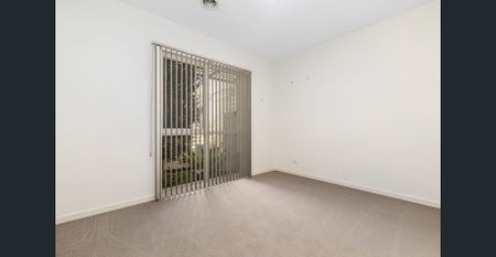 Beautifully Presented Two-Bedroom Home with Secure Garage in Prime High Street Location - Photo 2