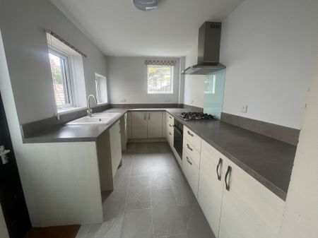 2 bedroom house to rent Tarring Road, Worthing, BN11 - Photo 3
