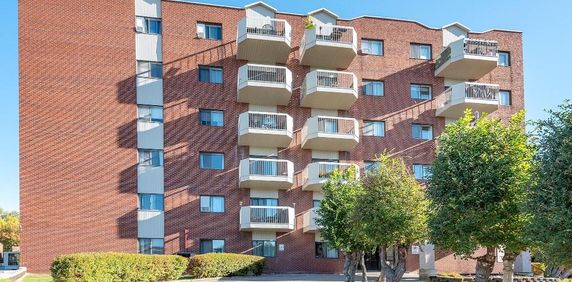 3 1/2 FRAIS PEINT SAINT-LAMBERT (IMMEUBLE BÉTON) - Photo 2