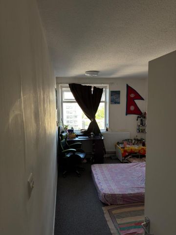 3 bedroom flat to rent - Photo 4