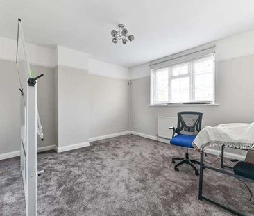 Kingsway, Motspur, KT3 - Photo 5