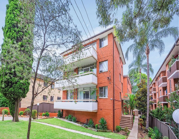 Stunning & Convenient 1-Bedroom Unit in West Ryde - Photo 1