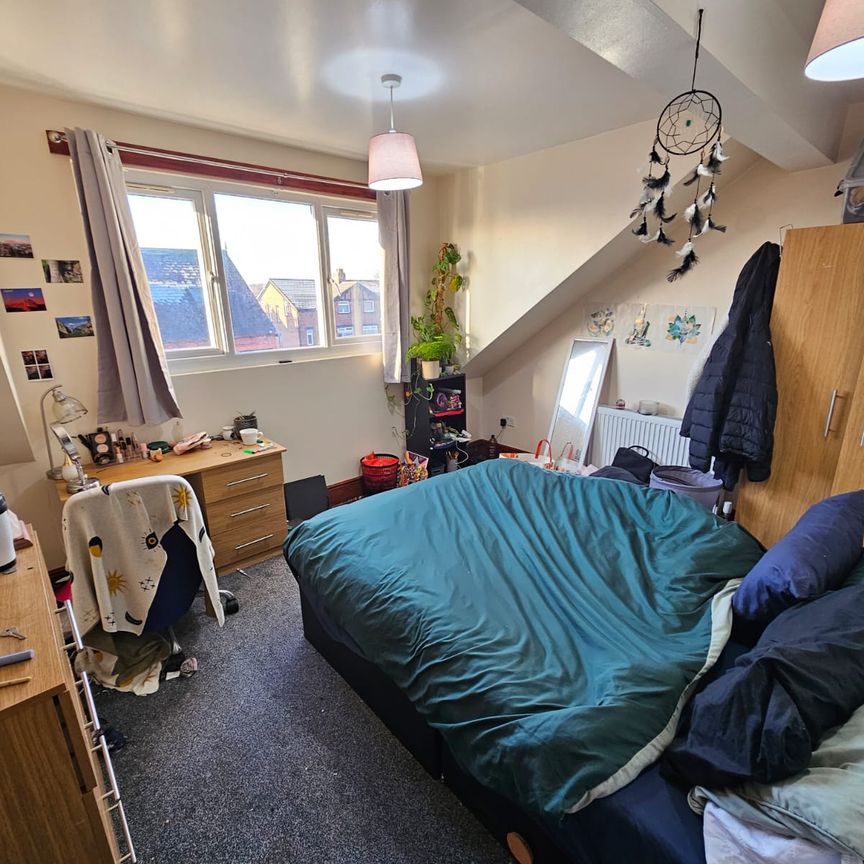 3 Bed - 32 Hessle Terrace, Hyde Park, Leeds - LS6 1EQ - Student - Photo 1