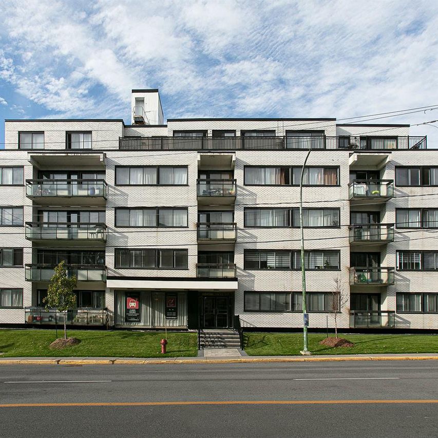 5745 Côte-St-Luc Road -Stratford Terrace - 1 Bedroom - 5745 Chemin De La Côte-Saint-Luc, Montréal - Photo 1