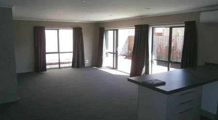 Modern, Comfortable Living in Lincoln – 3-Bedroom Home - Photo 5