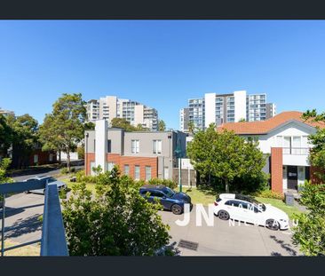 SIMPLY STUNNING – 4 BEDROOM HOME - Photo 4