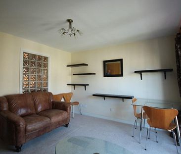 2 bed flat for rent in West Pilton - Photo 5