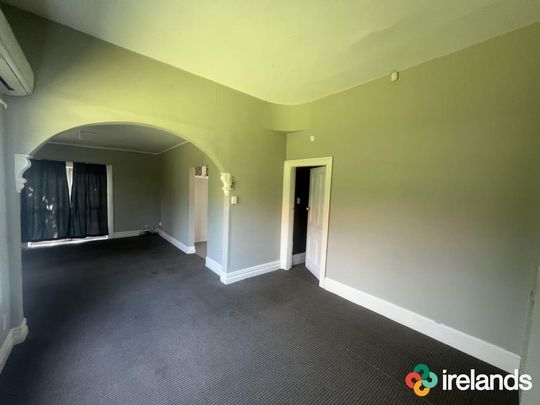 Spacious Living on Gloucester – Available Now !!! - Photo 1