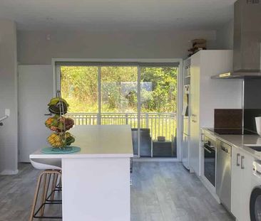 Immaculate Near New 3 Bedroom Townhouse in Whitby - Photo 1