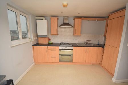 3 bedroom flat to rent - Photo 5