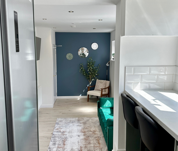 Nether Hall Avenue Room 5 - Photo 1