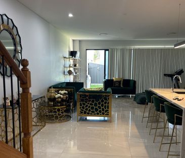 Spacious 5-Bedroom Family Home in the Heart of Pendle Hill - Photo 4