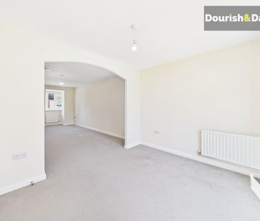 4 bedroom semi-detached house to rent - Photo 3