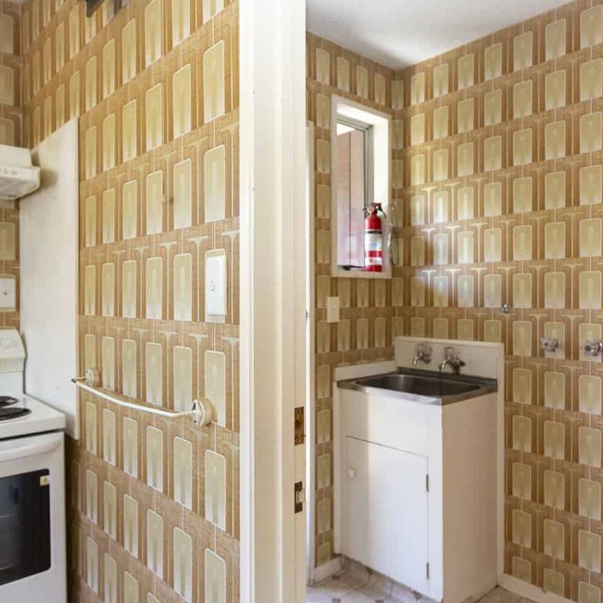 Spacious Unit - Photo 1