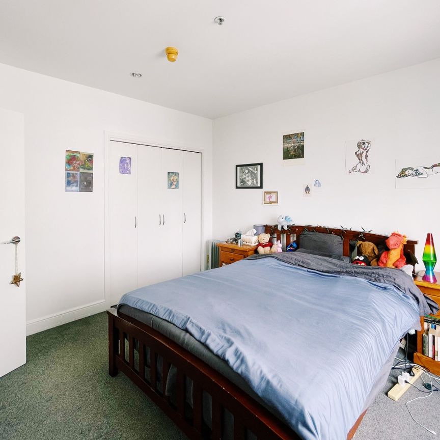 Spacious CBD Apartment - Photo 1