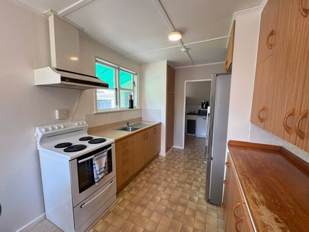 Charming 3-Bedroom Family Home - Photo 3