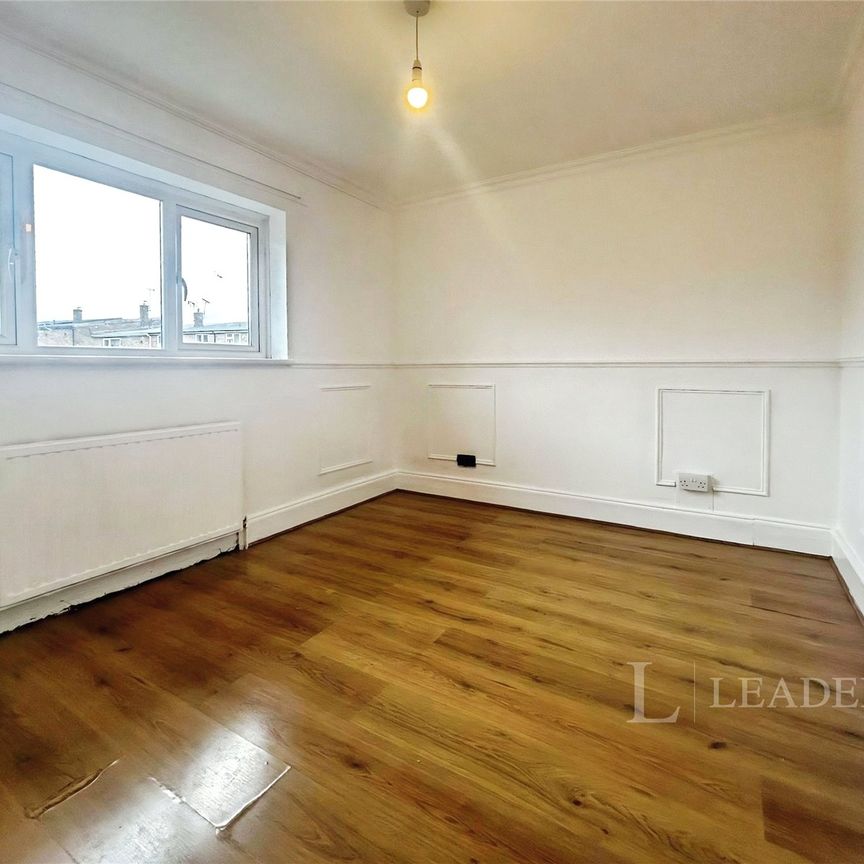 3 bedroom house to rent The Knares, Basildon, Essex, SS16 - Photo 1