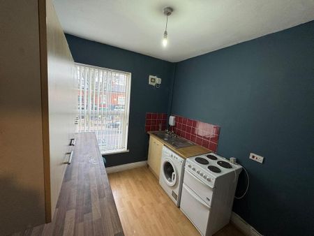 2 bedroom flat to rent - Photo 4