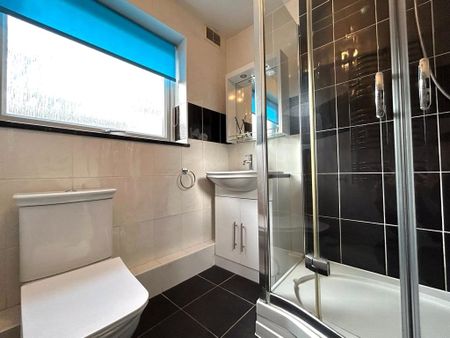 2 bedroom Flat in Brittain Court, Sandhurst - Photo 5