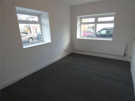3 bedroom detached house to rent - Photo 4