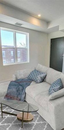 ON SUBWAY LINE 2 BEDS 1 BATH RENOVATED ENSUITE LAUNDRY - Photo 1