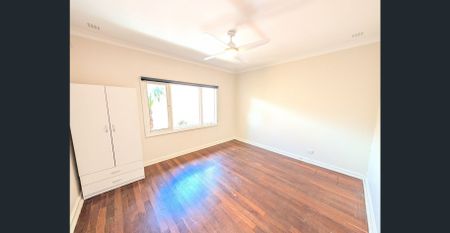 REFURBISHED 3X1 PLUS 2 TOILETS! - Photo 5