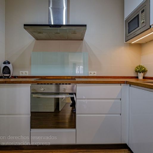 2 Bedroom Apartment For Rent in Nueva Andalucía, Málaga - Photo 1