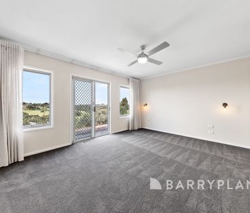 Spacious Multi-Level Family Home in Gowanbrae With Amazing City Views - Photo 4