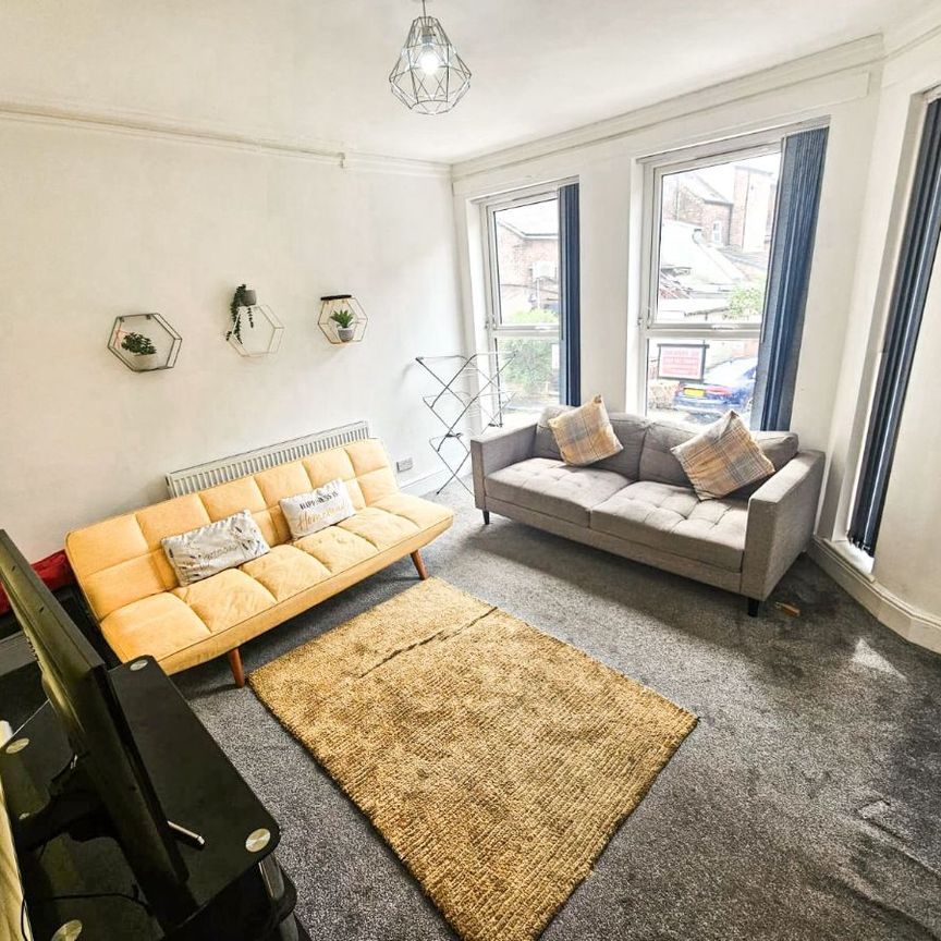 Carrill Grove, Levenshulme, Manchester, M19 - Photo 1