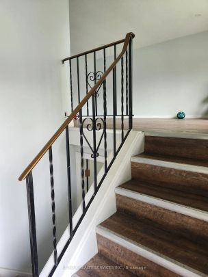 Detached Home For Lease | X8490114 - Photo 1