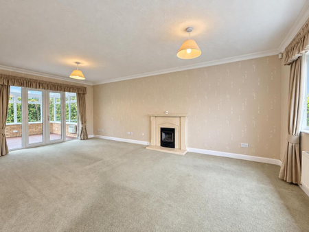 3 bedroom detached bungalow to rent - Photo 2