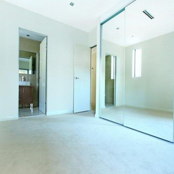 2/32 Bourke Street - Photo 1