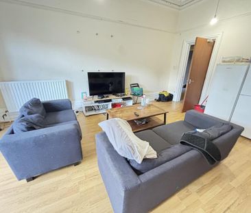 4 bedroom flat to rent - Photo 1