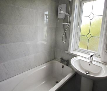 2 bedroom end of terrace house to rent - Photo 4