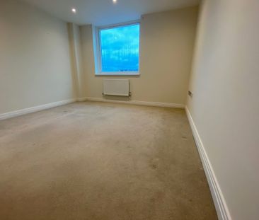 Empire House, Welwyn Garden City - Photo 3