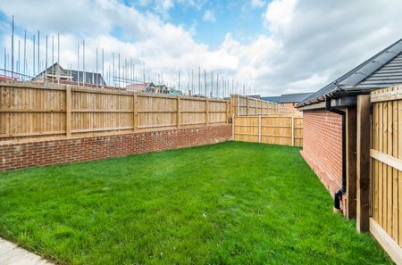 4 bedroom detached house to rent - Photo 5