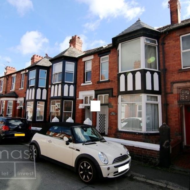 4 Bedroom Town House, Chester - Photo 1