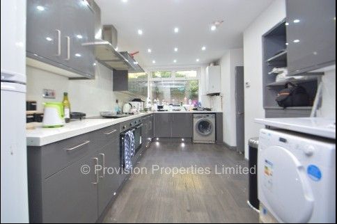 12 Bedroom Houses in Hyde Park - Photo 1