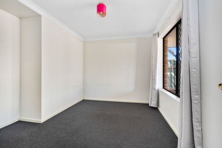 Brick home in a quiet location - Photo 5