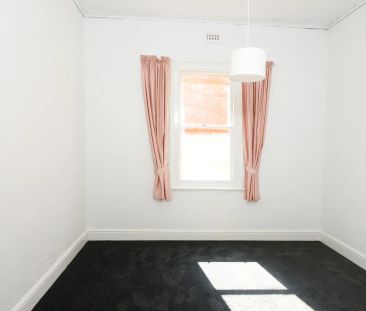 Charming 3-Bedroom Cottage Available for Rent in Central Tatura - Photo 4