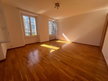BEL APPARTEMENT 4.5 PCES AU COEUR DE LA VIEILLE VILLE - Photo 5