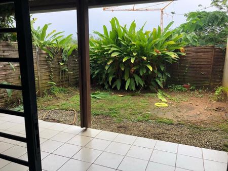 Location Maison 4 pièces 85m² REMIRE MONTJOLY 97354 - Photo 4