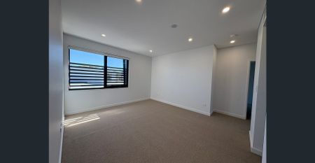 New 3-Bedroom Townhouse - Prime Eastwood Location - Photo 3