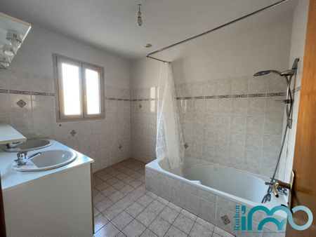 Location Maison 5 pièces 95m² CLAIRVAUX D AVEYRON 12330 - Photo 5