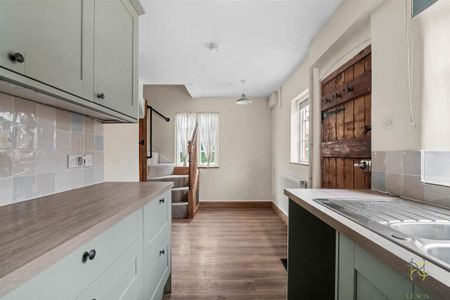 2 bedroom semi-detached house to rent - Photo 5