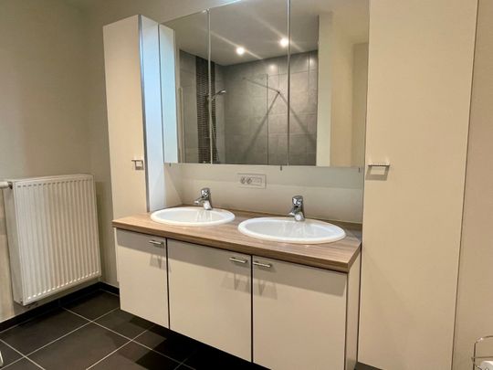 Ruime woning met vier slaapkamers centrum Tielt! - Photo 1