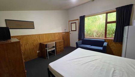 Simple & Convenient Studio Room on Union Street - Photo 3