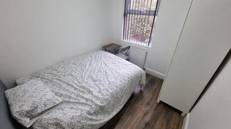 4 bedroom terraced house to rent - Photo 4